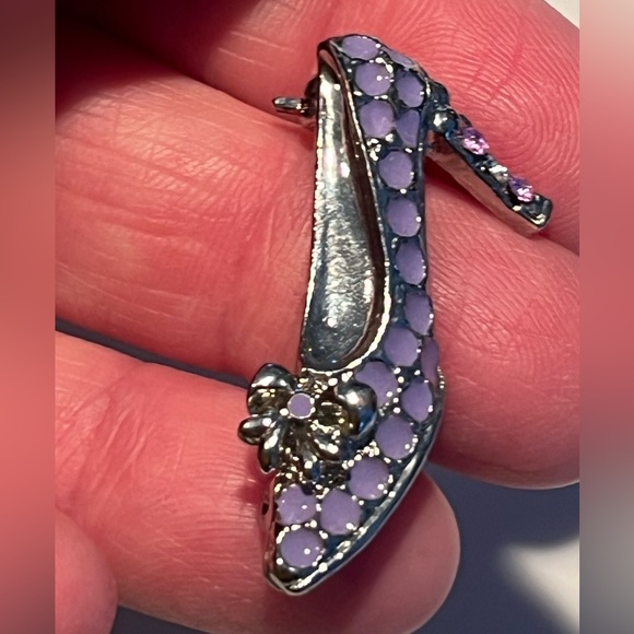 NWOT Purple high heel pin/brooch. - Picture 2 of 8